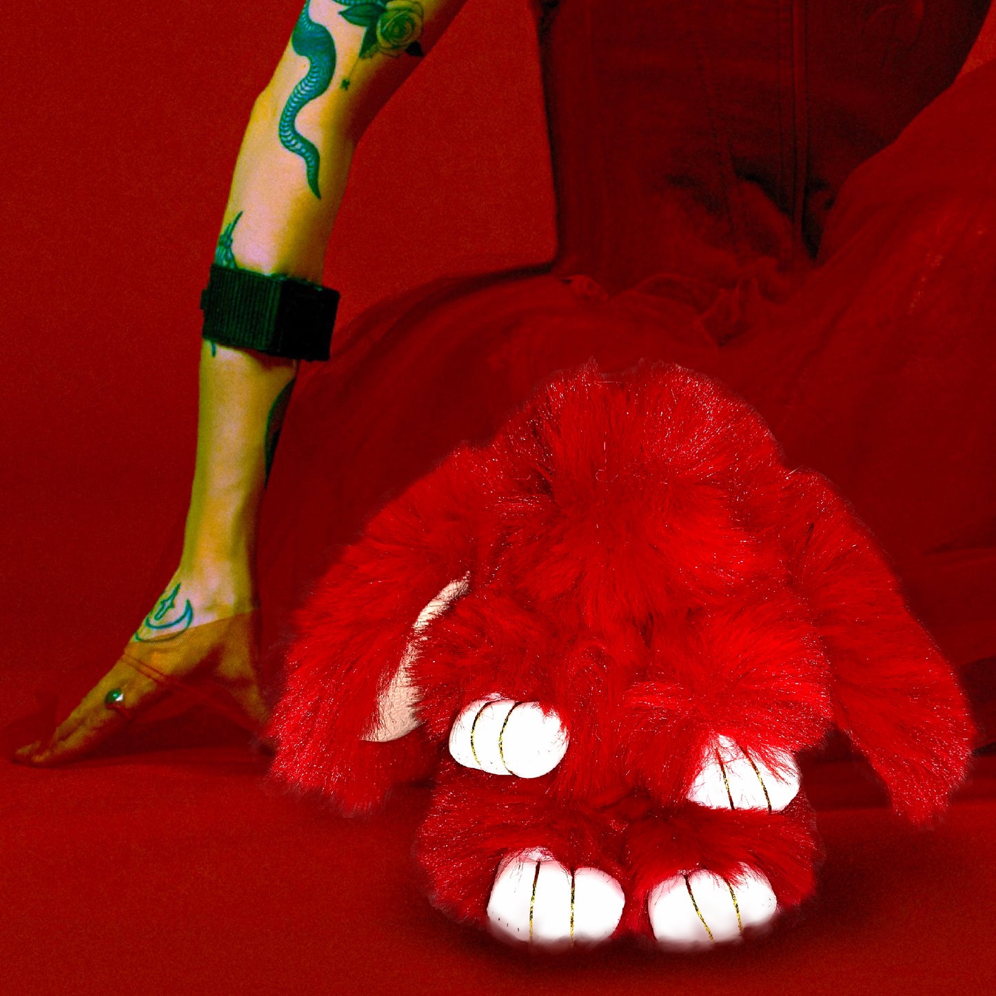 ALICE GLASS : PREY //IV BUNNY + KEYCHAIN /USB
